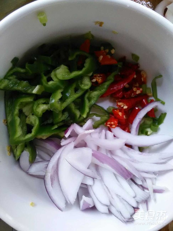 Spicy Stir-fried Flower Beetle recipe