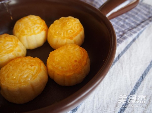 Delicious Custard Mooncakes recipe