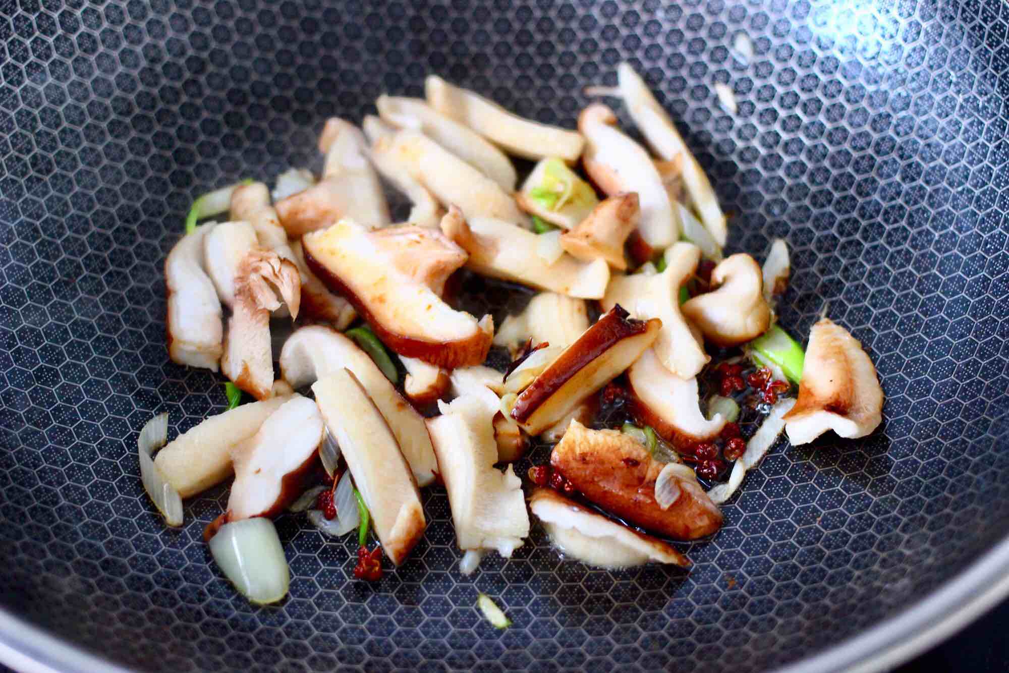 Celery Stir-fried Shiitake Mushrooms recipe