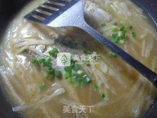 Yellow Croaker Soup with Shredded Radish recipe