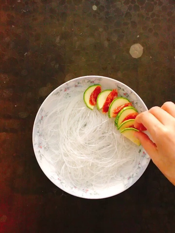 Steaming Day by Day-steamed Sausage with Zucchini Vermicelli recipe