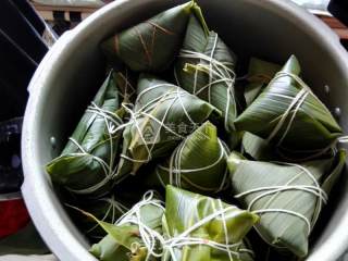 Five Grain and Bacon Zongzi recipe