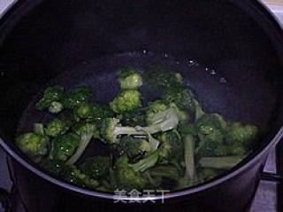 Scrambled Eggs with Broccoli recipe