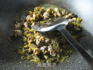 Boiled Snails with Pickles recipe