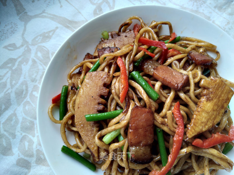 Braised Noodles with Bacon and Bamboo Shoots recipe