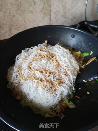 Dry Fried Rice Noodles recipe