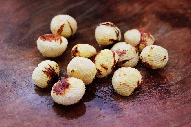 Agaricus and Chestnut Stewed Chicken Soup recipe