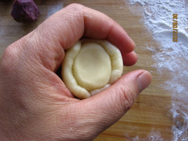 Crispy Onion Ham Mooncakes recipe