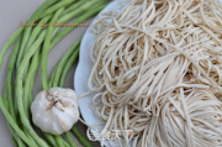 Lo Mein with Garlic Sauce recipe