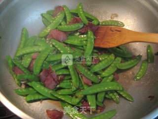 Stir-fried Snow Peas with Sausage recipe