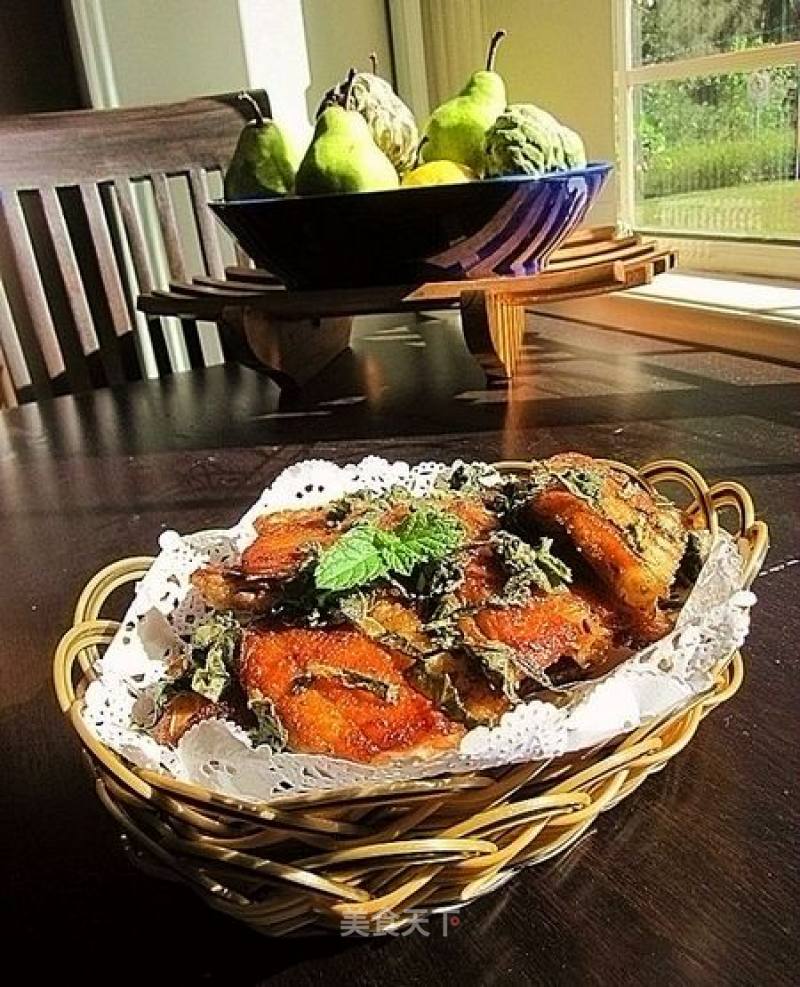 Fried Salmon Bones with Dried Spice Leaves recipe