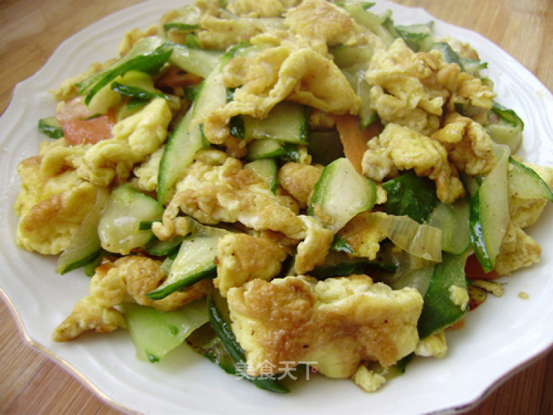 Home Cooking-scrambled Eggs with Cucumber Slices recipe