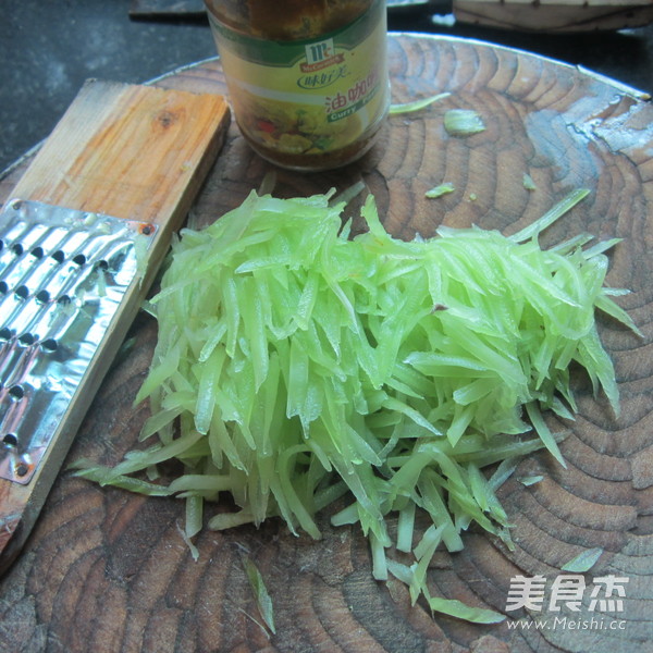 Shredded Lettuce with Hot Pepper recipe