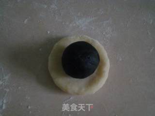 Two-color Black Sesame Snowy Mooncake recipe