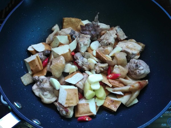 Braised Chicken Nuggets with Small Abalone recipe