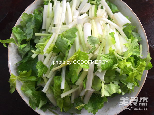 Get Rid of The "fat Monarch" Meal, Fried Pork with Dried Celery and Dried Seeds recipe