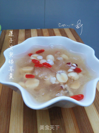 Sun Fruit Steamed Lotus Seed and Tremella Soup recipe