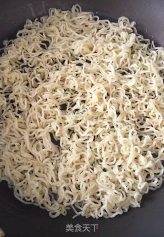 Instant Noodles Ham and Egg Rolls recipe