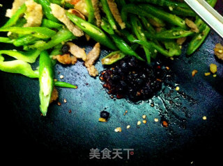 Low-oil Authentic Xiang-flavored Chili Fried Pork recipe