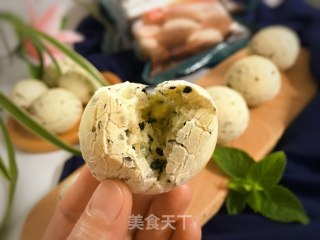 Black Sesame Mochi Bread recipe