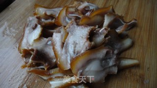 [flying Birds and Beasts]-------fried Pork Ear Root with Hot Pepper recipe
