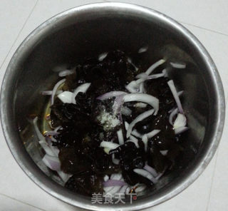 Onion Fungus Mixed with Coriander recipe