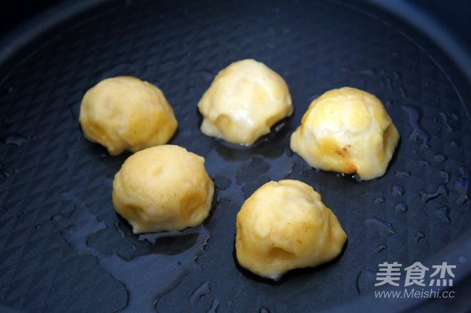 Pan Fried Sticky Bean Buns recipe