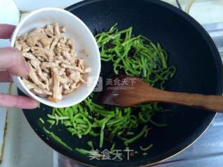 Stir-fried Shredded Pork with Green Pepper and Mustard recipe