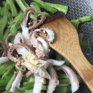 Stir-fried Octopus Leg with Bitter Gourd recipe