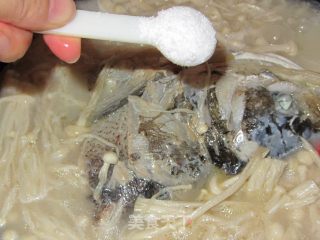 Fish Head Soup with Enoki Mushroom and Vermicelli recipe