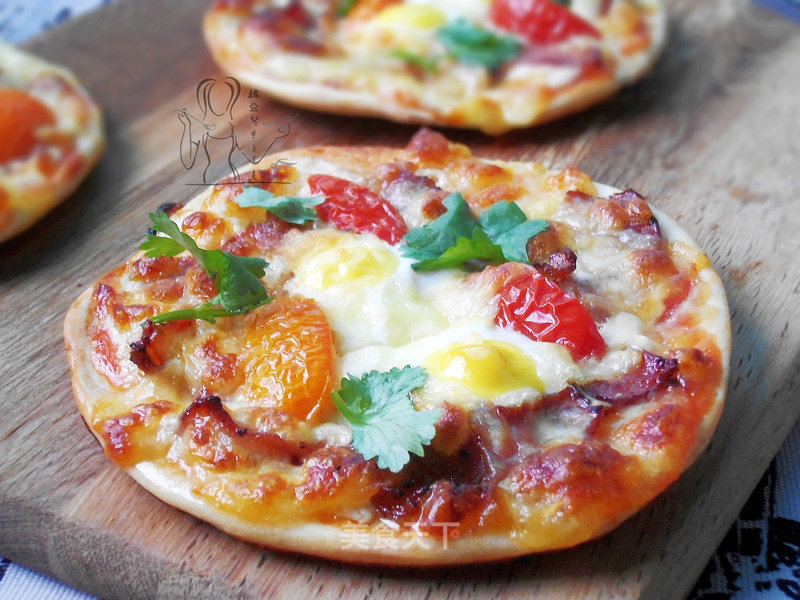 Mini Bacon and Quail Egg Pizza recipe