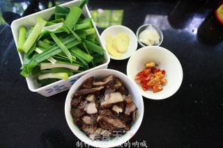 Stir-fried Bacon with Green Garlic recipe