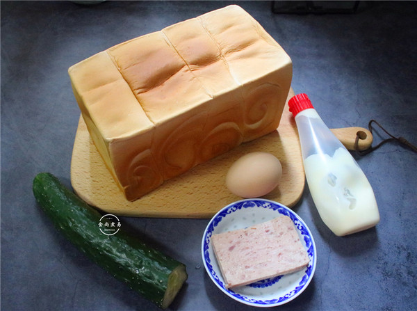 Luncheon Meat Egg Cucumber Sandwich recipe