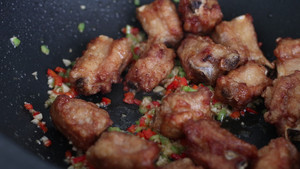 A Perfect Copy of The Salt and Pepper Ribs in A Chinese Restaurant for 38 Yuan, The Bones are Fragrant and The Meat is Rotten, So Delicious to Suck Your Fingers recipe