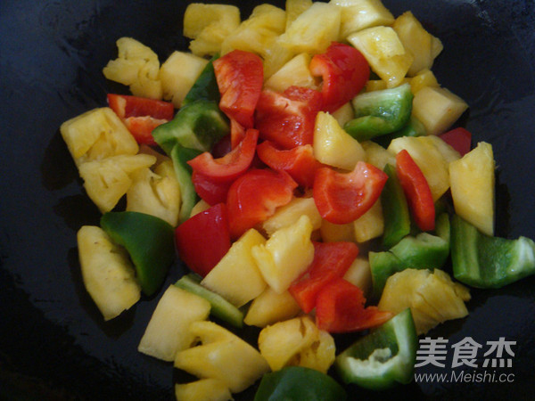 You Can Get Rid of The Delicious Old Pineapple Meat in A Few Streets in The Restaurant recipe