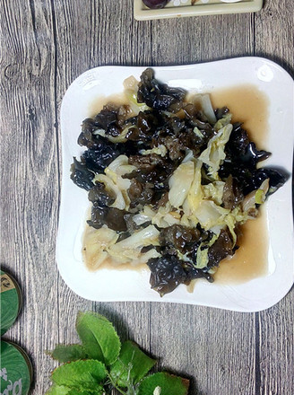 Stir-fried Cabbage with Fungus recipe