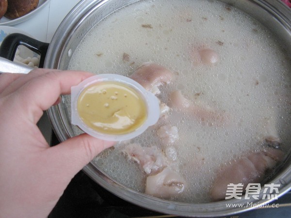 Trotter and Mushroom Soup Hot Pot recipe