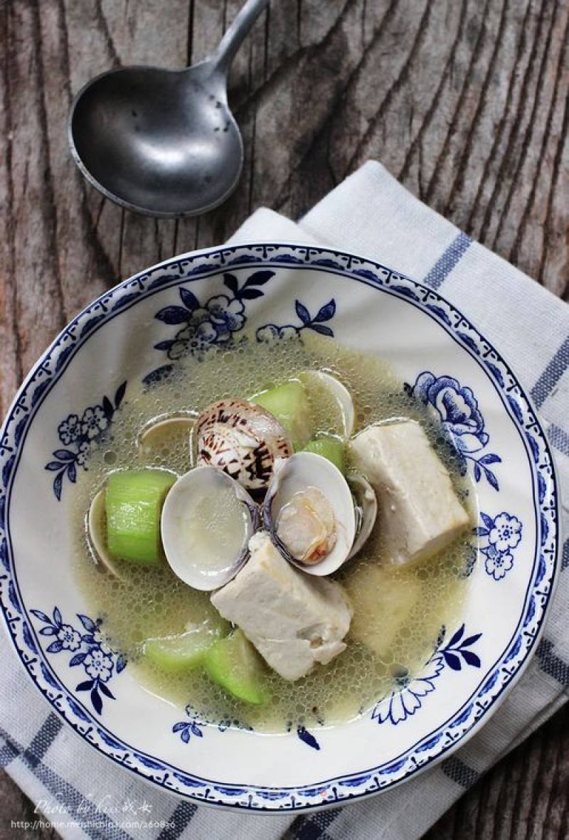 Summer Nourishing Soup---clam and Loofah Soup recipe