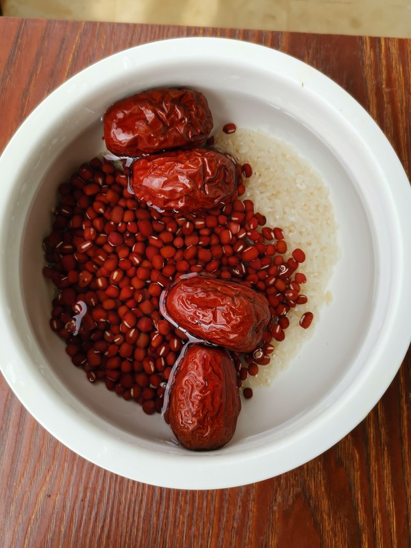 Health Congee with Germ Rice, Red Dates and Red Beans recipe