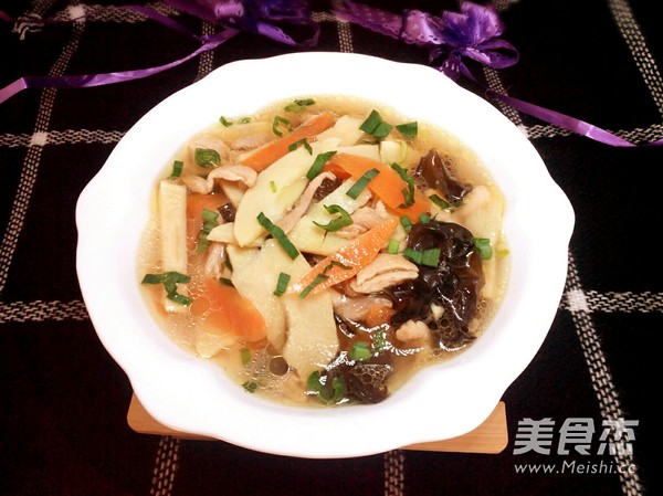 Winter Bamboo Shoots and Fungus Soup recipe