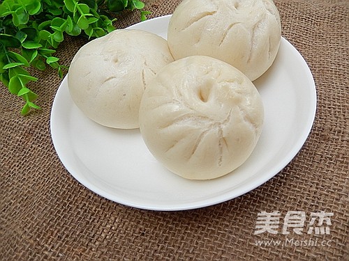 Carob Buns with Minced Pork recipe
