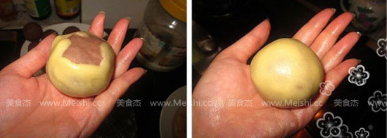 Cantonese Style Lotus Seed Paste Moon Cake with Xylitol recipe
