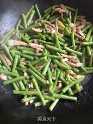 Stir-fried Long Beans with Shredded Pork recipe