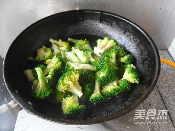 Broccoli with Thousand Island Sauce recipe