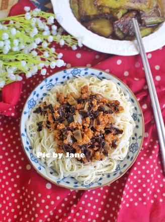 Minced Pork Noodles with Fungus recipe