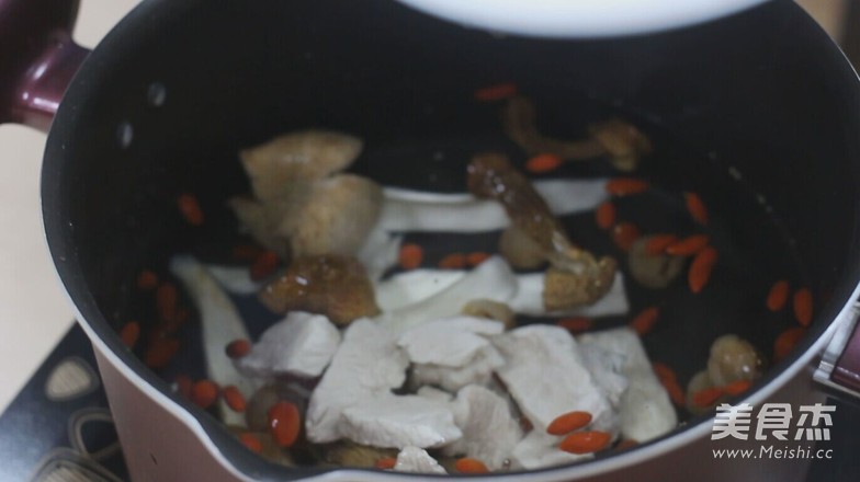 Guangdong Old Fire Soup-agaricus Blazei recipe