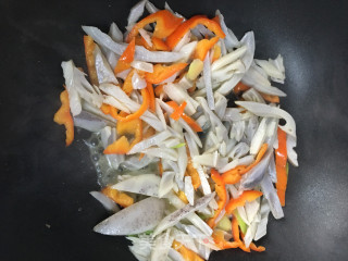Stir-fried Lotus Root Silk recipe
