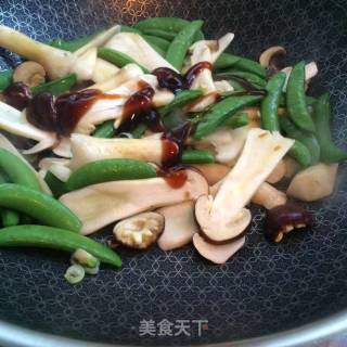 Stir-fried Matsutake with Sweet Beans recipe