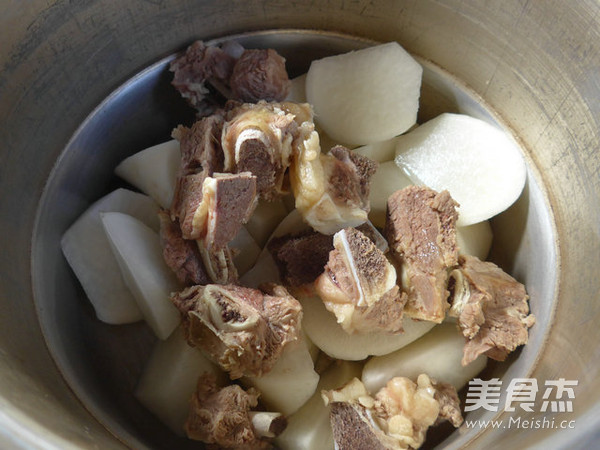 Steak Ribs and Radish Soup recipe