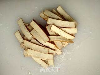 Stir-fried Pork with Garlic Sprouts recipe
